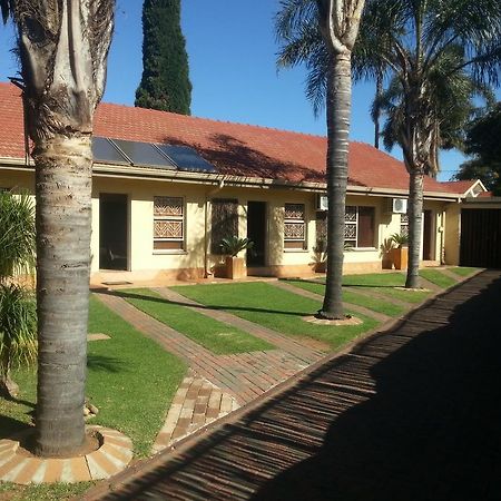 Big "5" Guesthouse Kempton Park Exterior foto